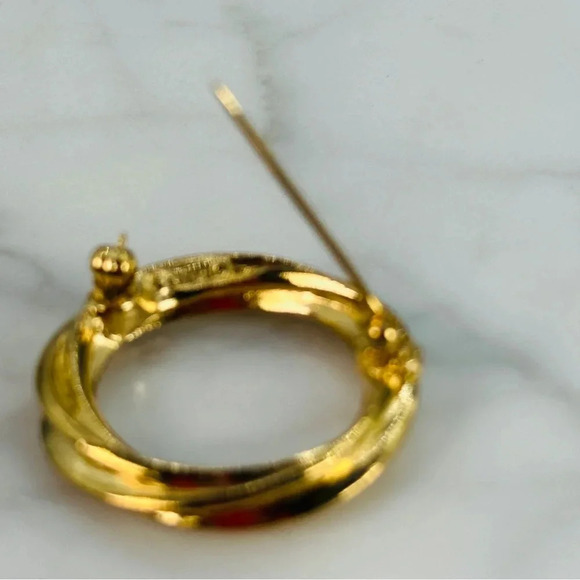 Vintage Circle Brooch Pins Crown Trifari and Gerrys Gold Tone Set of 2 5… - Picture 7 of 11